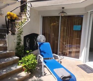 Plage de la Garonnette Apartment | Relaxing Oceanfront Retreat at Les Rosières Sainte Maxime