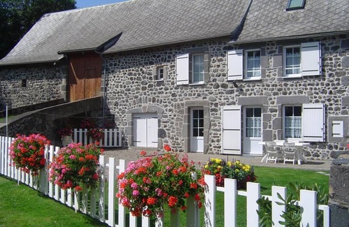 Saulzet-le-Froid House | Discover Les Rouchoux: Family-Friendly Retreat in Saulzet-le-Froid