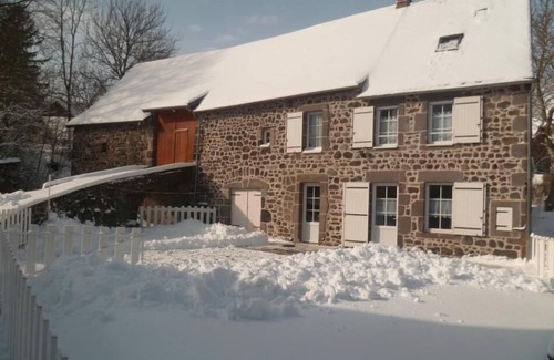 Saulzet-le-Froid House | Discover Les Rouchoux: Family-Friendly Retreat in Saulzet-le-Froid