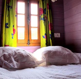Montmaur House | Pet-Friendly Escape at Les Roulottes Du Lauragais with Pool