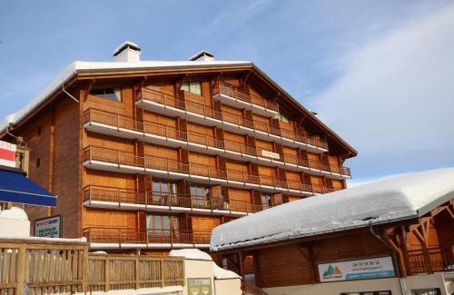 Les Saisies Apartment | Cozy Apartment with Fireplace and Balcony Near Ski Slopes