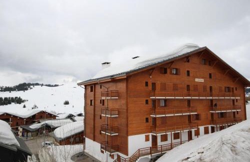 Les Saisies Apartment | Cozy Apartment with Fireplace and Balcony Near Ski Slopes