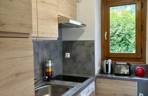Les Houches Apartment | Les Sapins 11: Family-Friendly Stay Near Ski Lifts