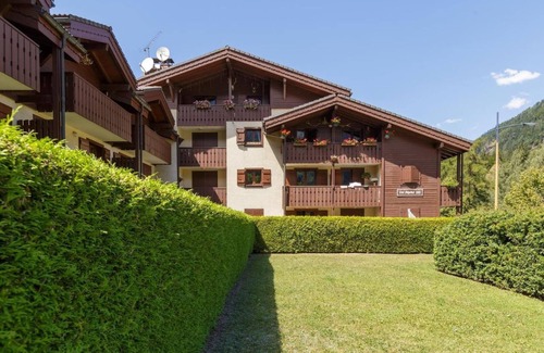 Les Houches Apartment | Les Sapins 11: Family-Friendly Stay Near Ski Lifts