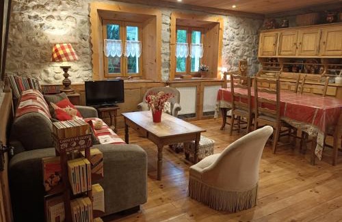 Vacheresse Apartment | Family-Friendly Retreat at Les Sapins Blancs with Hot Tub