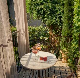 Aigaliers Bed & Breakfast | Idyllic Les Sardines aux Yeux Bleus: 4-Star Oceanfront Retreat