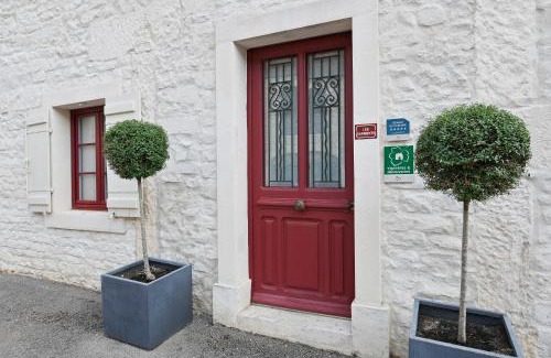 Santenay House | Experience Unmatched Comfort at Les Sarments - 5 Star Rated