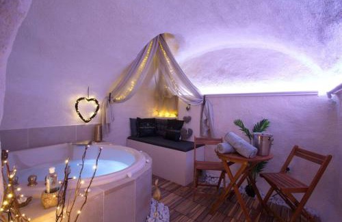 Aix-en-Provence Historic Centre Apartment | Romantic Escapes at Les Secrets d'Alcôve with Spa Access