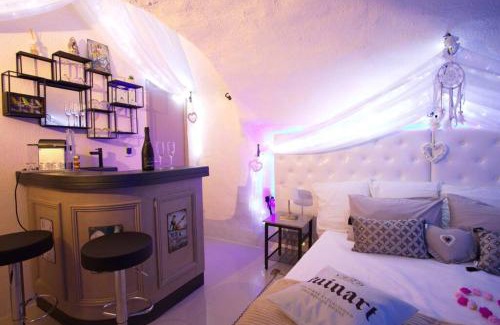 Aix-en-Provence Historic Centre Apartment | Romantic Escapes at Les Secrets d'Alcôve with Spa Access