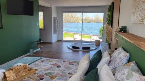 Ardres Hotel | Discover Les Secrets du Lac: Guest Rated 9.1 with Hot Tub