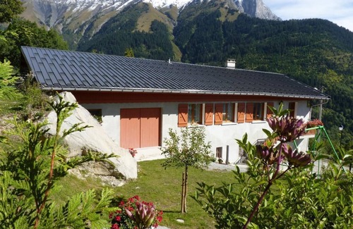 Saint-Julien-Mont-Denis House | Discover Les Sorbiers: Family-Friendly Retreat in Saint Julien