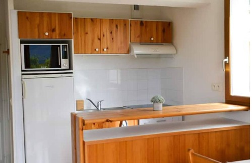 Montbrun-les-Bains Apartment | Pet-Friendly Retreat at Les Sources with Pool & Kitchen