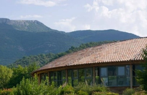 Montbrun-les-Bains Apartment | Pet-Friendly Retreat at Les Sources with Pool & Kitchen