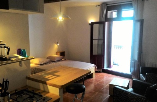 Saint-Guilhem-le-Desert House | Cozy Les Studios de St Guilhem with Hot Tub & Pet Friendly