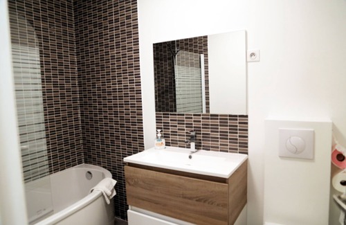 Vanves Bed & Breakfast | Top-Rated Les Suites de Vanves with Spa & Family Options