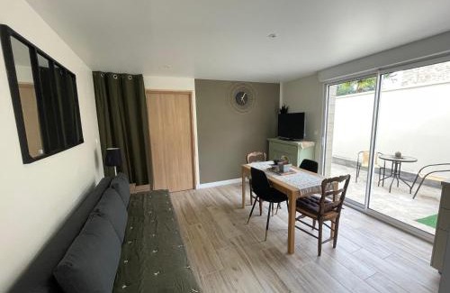 Esquay-sur-Seulles Bed & Breakfast | Oceanfront Escape at Le Doux Refuge - Guest Rated 9.8/10