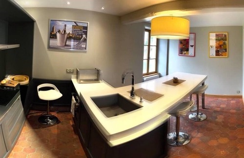 Prehy House | Charming Les Temps Perdus: Family-Friendly with Breakfast