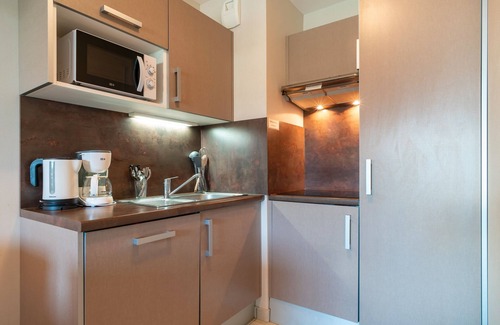 Concarneau Apartment | Relaxing Retreat: Les Thermes 406 with Shared Pool Access