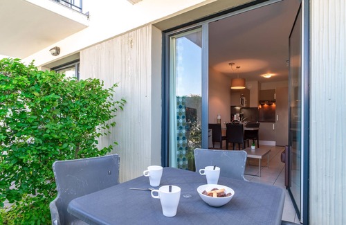 Concarneau Apartment | Relaxing Retreat: Les Thermes 406 with Shared Pool Access