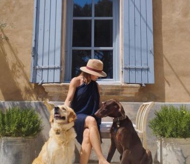 Cavaillon Bed & Breakfast | Discover Les Tilleuls: Oceanfront Oasis with Pool