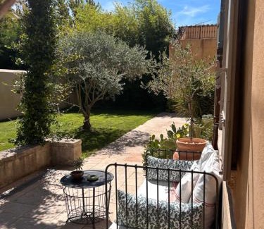 Cavaillon Bed & Breakfast | Discover Les Tilleuls: Oceanfront Oasis with Pool