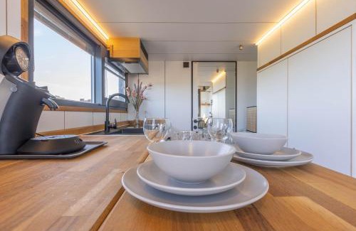 Profondeville House | Indulge in Les Tiny du Pré Mathy with Jacuzzi Experience