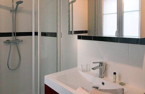 Meulan-en-Yvelines Bed & Breakfast | Discover Les Tourelles de Thun: Spa & Family-Friendly Stay