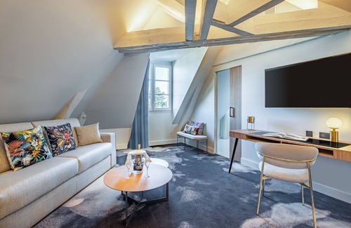 Tours City Centre Hotel | Experience Les Trésorières: 5-Star Luxury with Pool & Spa