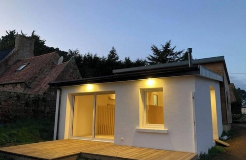 Tregastel House | Trégastel Retreat: Cozy Oceanfront Getaway with Pool