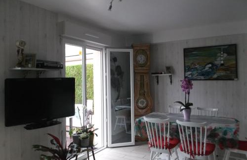 Ouistreham House | Family-Friendly LES TROENES with a 9.4 Guest Rating