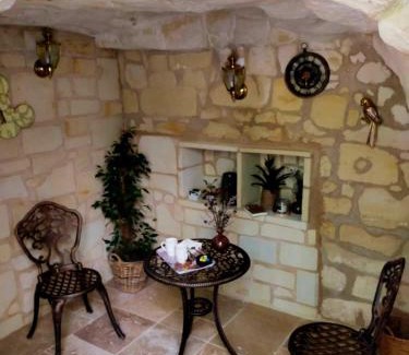 Gennes-Val-de-Loire Bed & Breakfast | Explore Les Troglos de Cumeray: Family-Friendly Retreat