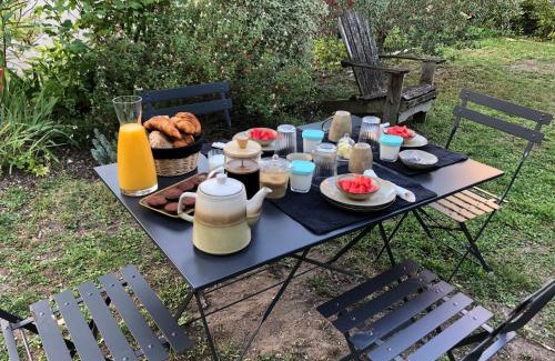 Rochecorbon Bed & Breakfast | Discover Les Troglos de la Tufolière: Pet-Friendly Retreat