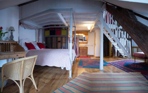 Orleans Bed & Breakfast | Historic Elegance at Les Trois Maillets - Rated 9/10
