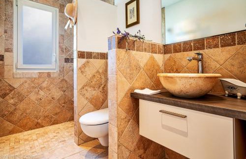 Forcalquier Bed & Breakfast | Comfortable Stay at Les Trois Oliviers with Family-Friendly Amenities