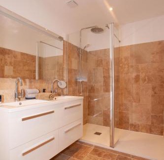 Libourne Apartment | Discover Les Tropeziennes de Libourne: Family-Friendly Stay