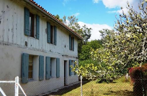 Vert House | Discover Les Tuileries: Family-Friendly with 9/10 Ratings