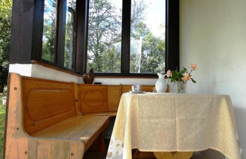 Vert House | Discover Les Tuileries: Family-Friendly with 9/10 Ratings