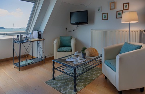 Arradon Hotel | Discover Les Vénètes: Top-Rated with Family-Friendly Amenities