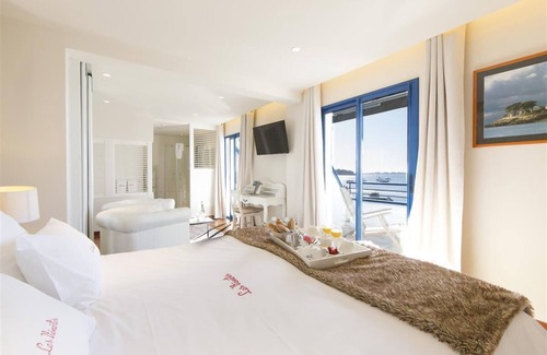 Arradon Hotel | Discover Les Vénètes: Top-Rated with Family-Friendly Amenities
