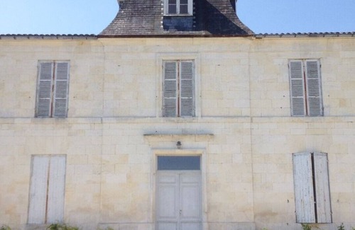 Reaux House | Stylish Les Vendangeurs with Heated Pool & Top Guest Rating