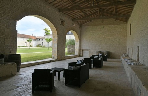 Reaux House | Stylish Les Vendangeurs with Heated Pool & Top Guest Rating