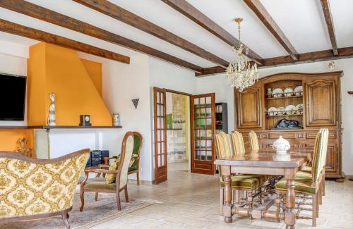 Capendu Apartment | Idyllic Les Vignes de Carcassonne with Pool and Ocean View