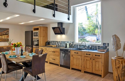 Cannes-et-Clairan House | Spacious 5-Bedroom Retreat in Cannes-Et-Clairan