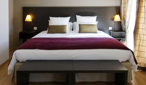 Portel-des-Corbieres Bed & Breakfast | Discover Les Villas du Château de Lastours - Family-Friendly Retreat