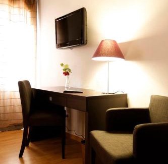 Portel-des-Corbieres Bed & Breakfast | Discover Les Villas du Château de Lastours - Family-Friendly Retreat