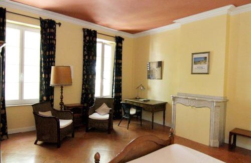 Salleles-d'Aude Bed & Breakfast | Discover Les Volets Bleus: Pet-Friendly & Family-Oriented