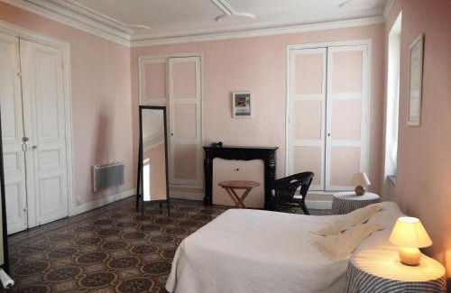 Salleles-d'Aude Bed & Breakfast | Discover Les Volets Bleus: Pet-Friendly & Family-Oriented