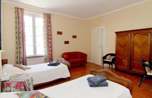 Salleles-d'Aude Bed & Breakfast | Discover Les Volets Bleus: Pet-Friendly & Family-Oriented