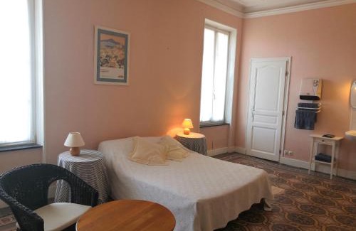 Salleles-d'Aude Bed & Breakfast | Discover Les Volets Bleus: Pet-Friendly & Family-Oriented