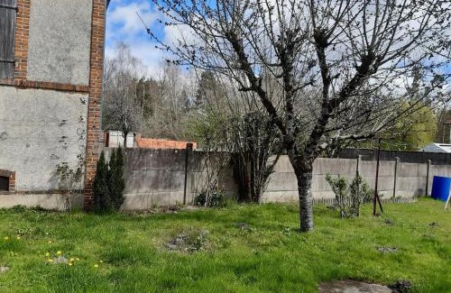 Neuvy-sur-Barangeon House | Pet-Friendly Retreat at Les Volets Rouges for Families